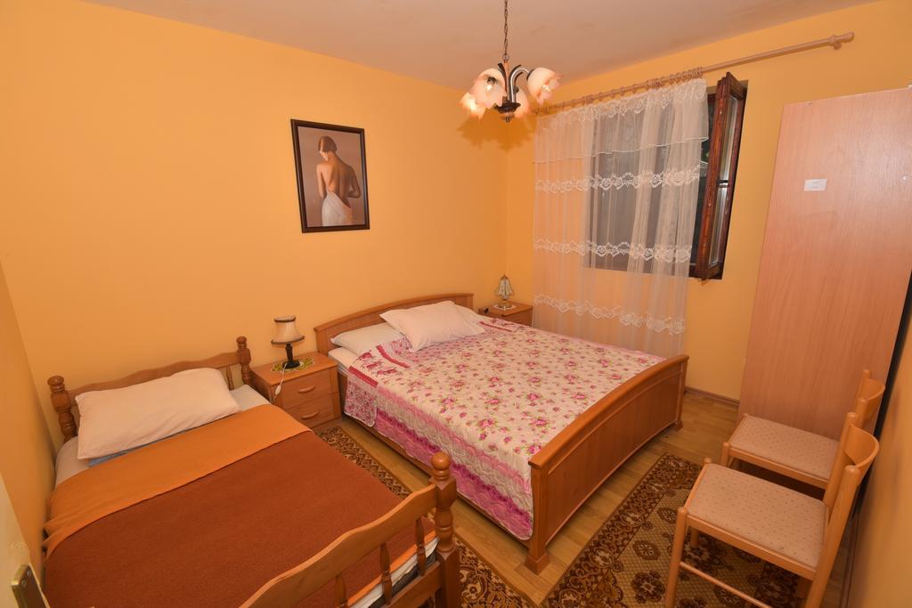 Apartments Biga Donji Morinj Rom bilde